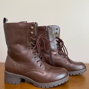 Dream Pairs Lace Up Combat Boots. Women’s Size 8.5.